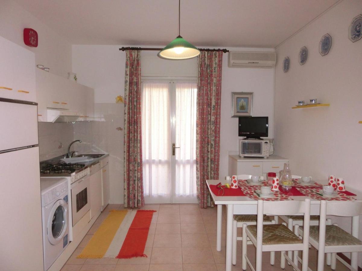 Nice Two-Bedroom Apartment 150M From The Beach Bibione Exterior foto