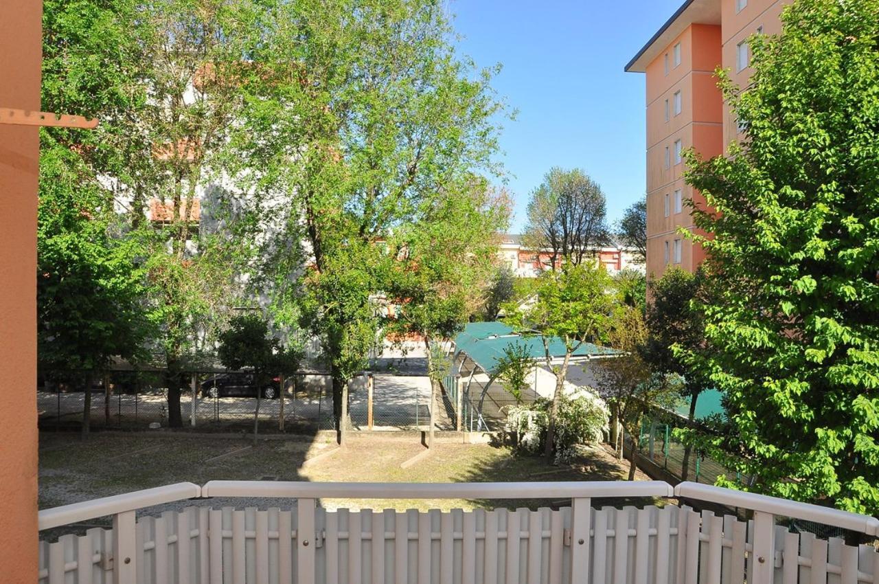 Nice Two-Bedroom Apartment 150M From The Beach Bibione Exterior foto