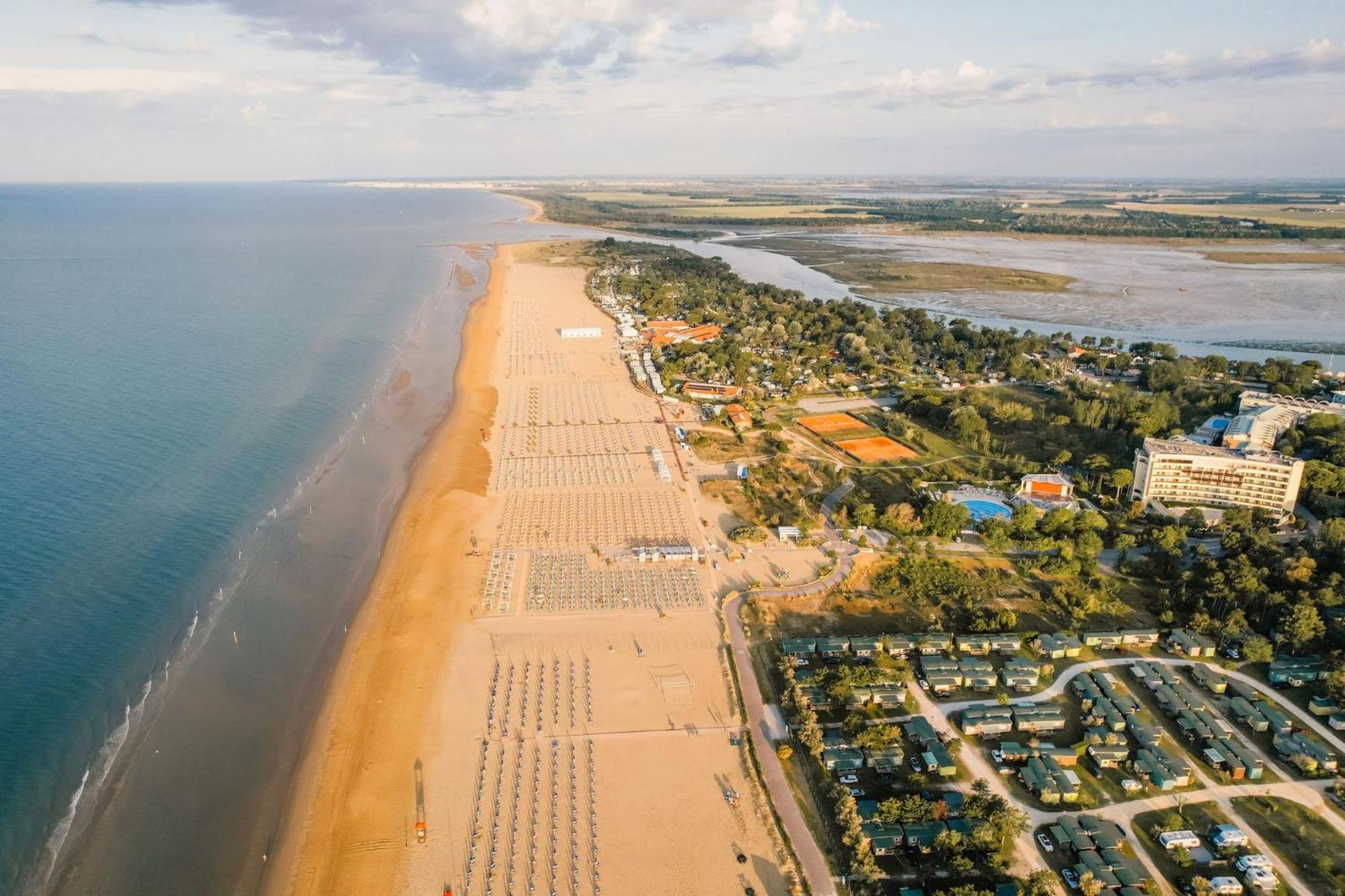 Nice Two-Bedroom Apartment 150M From The Beach Bibione Exterior foto
